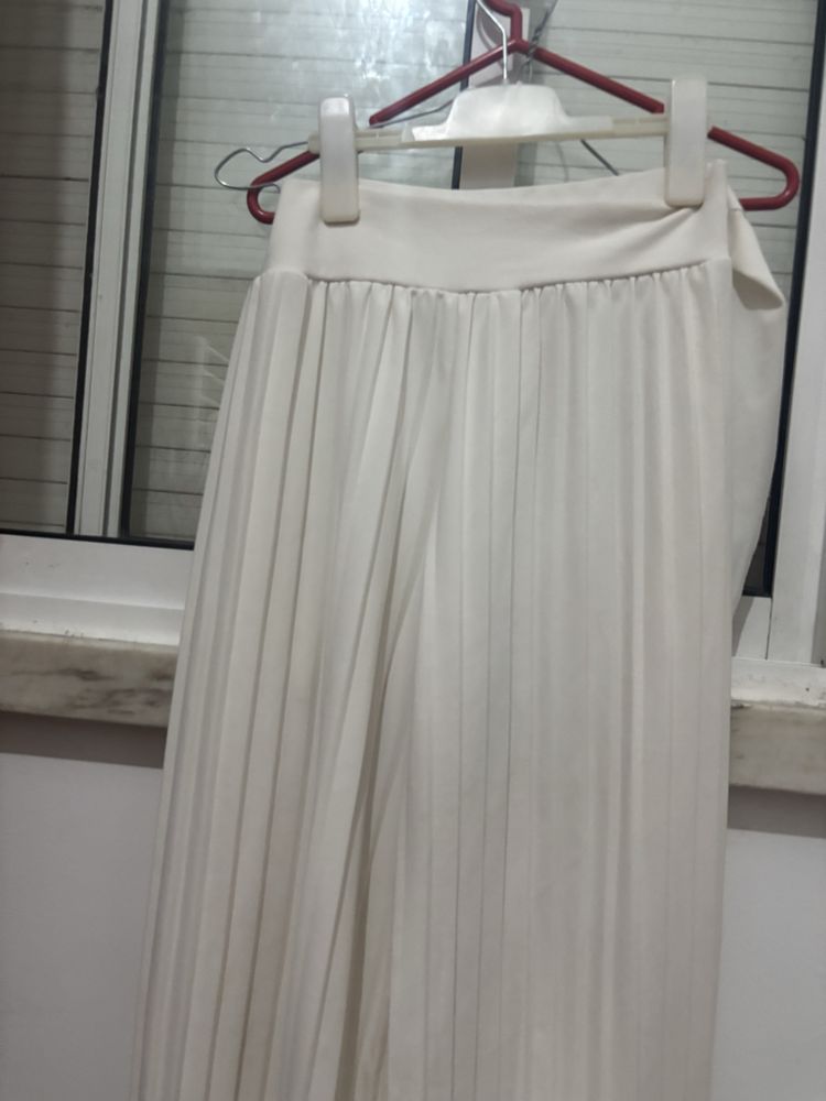 Calsas plissada branco com prega