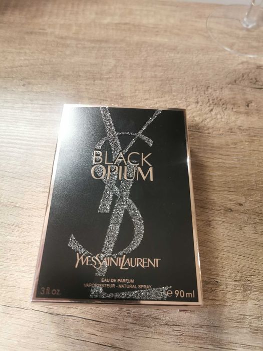 Sprzedam damskie perfumy marki YvesSaintLauren black opium