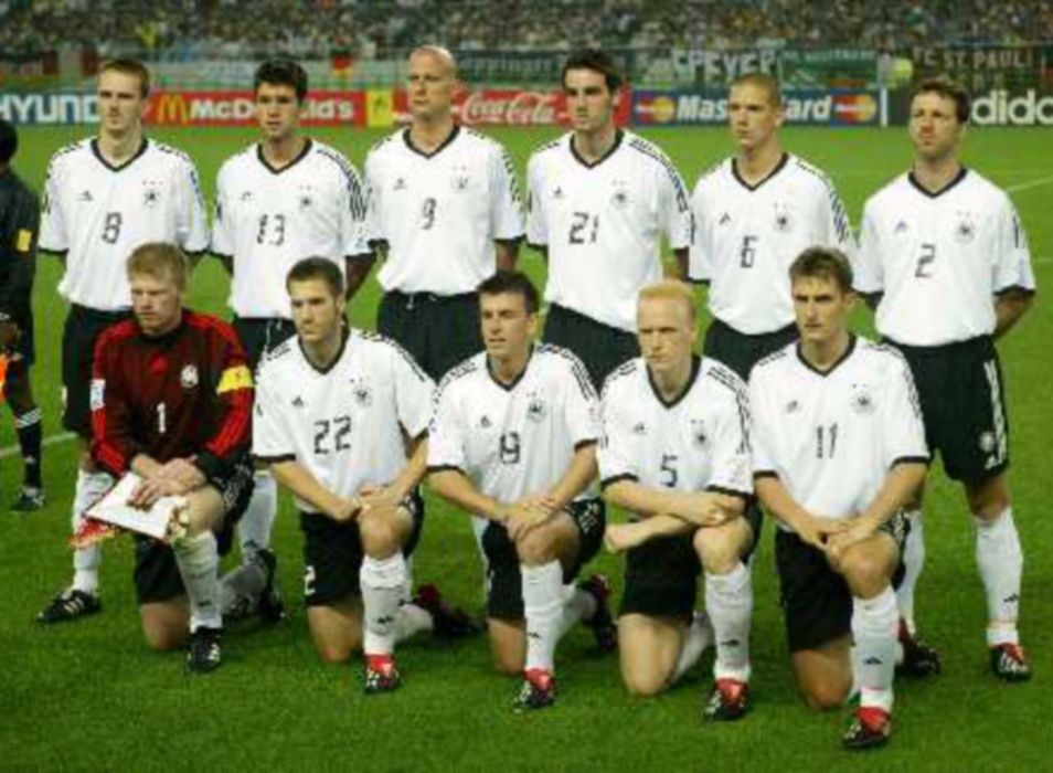 Футбольным коллекционерам-сборная Германия 2002 год-футболка Adidas