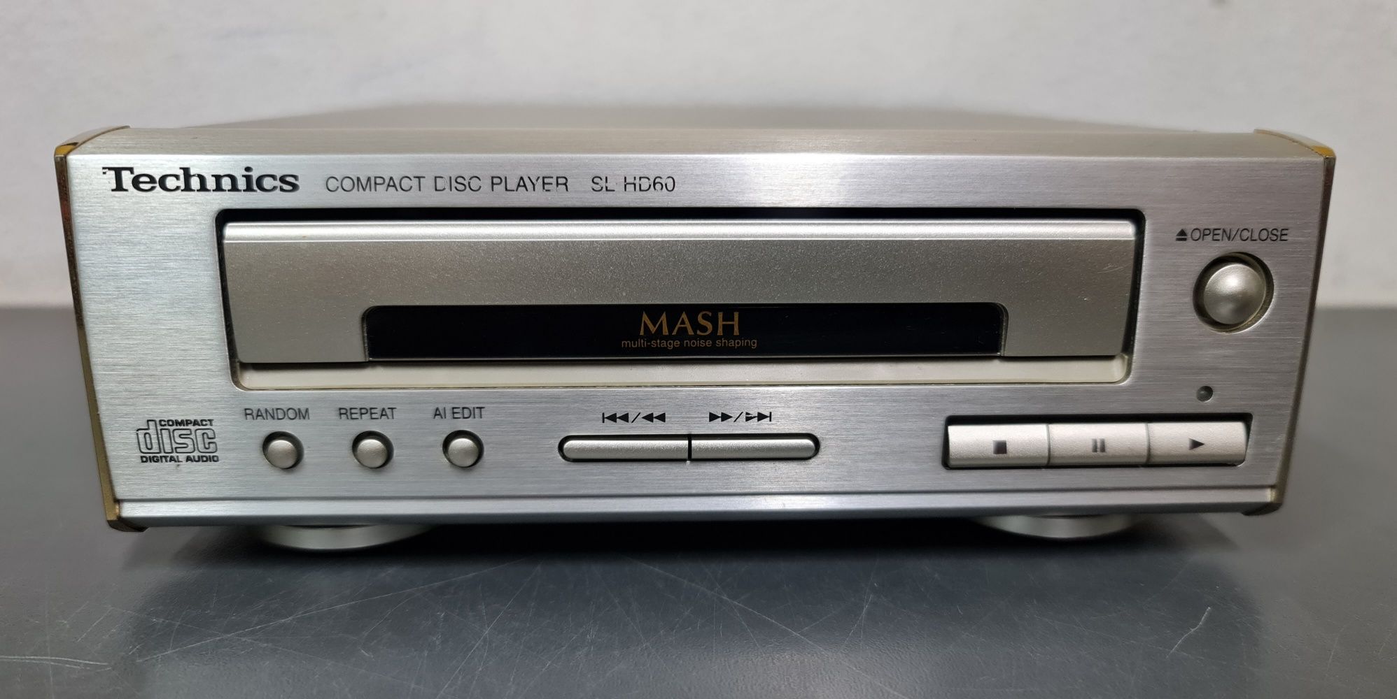 Technics CD SL-HD60 Compact Disc Player.