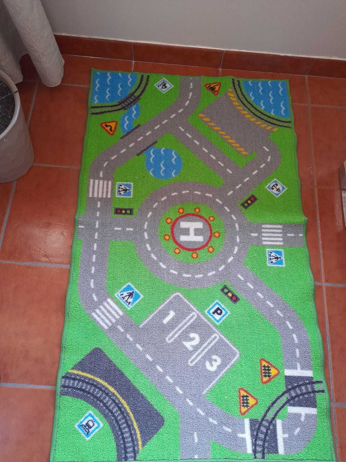 Tapete infantil antiderrapante com pista de carros