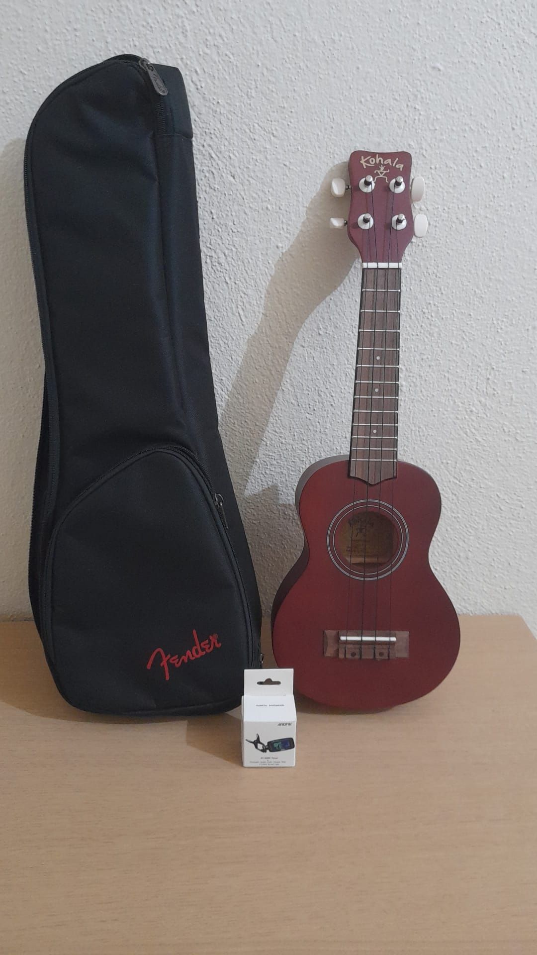 Vende-se Ukulele e equipamento
Soprano Natural

FENDER - FU610 Saco p/
