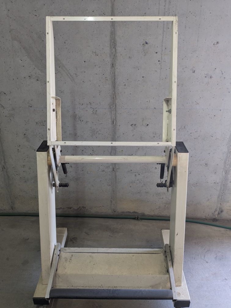 Mesa de trabalho de altura e pitch variável