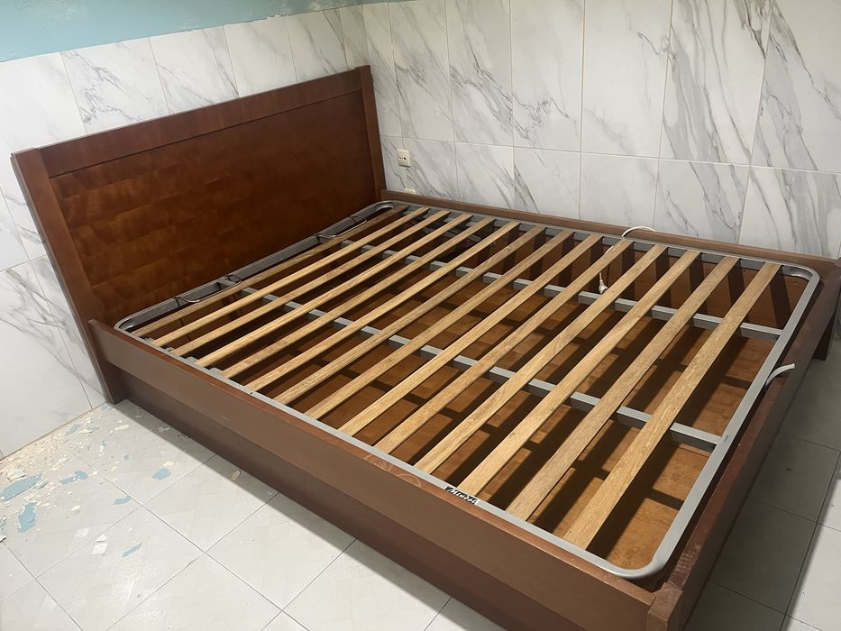 Cama de madeira rebatível