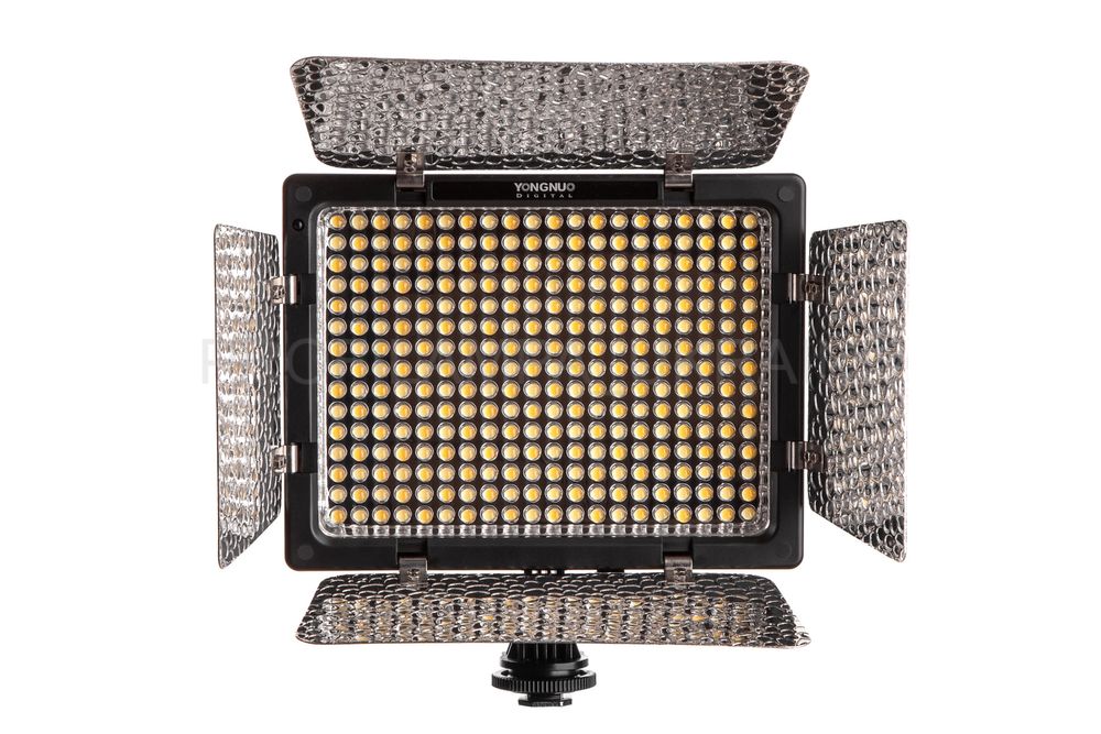Професійне відео світло YONGNUO YN300 ll