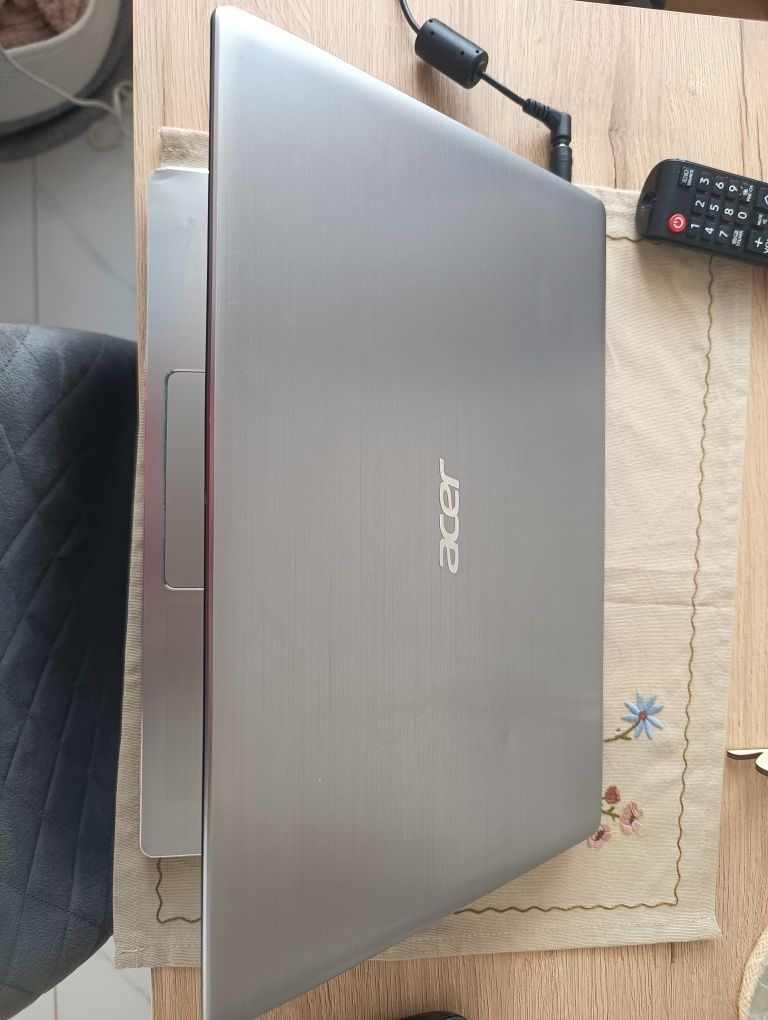 Sprzedam laptop Acer inspire I3