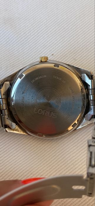 Relógio Lorus prateado e dourado de senhora 40mm