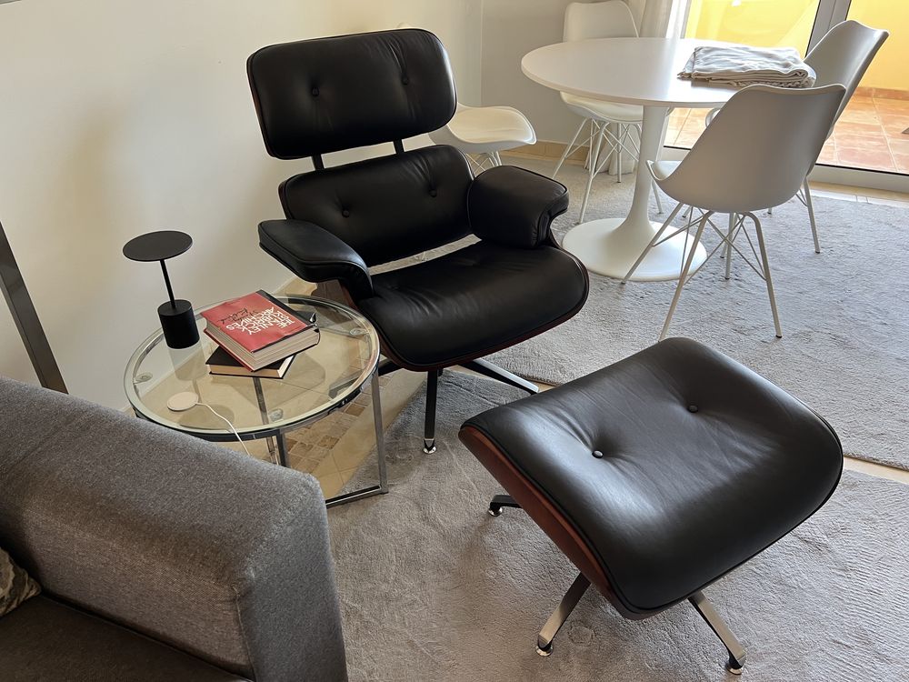 Cadeirão Eames Lounge - Pele preta  e Nogueira