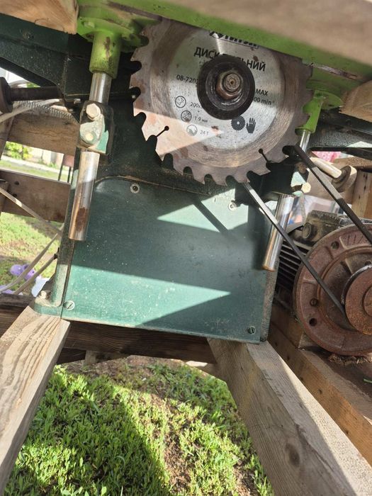 Комбинированный деревообрабатывающий станок