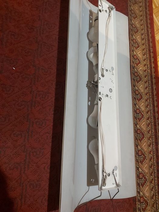 Duża lampa listwa podsufitowa oświetlenio na 4 żarówki biała kompletna