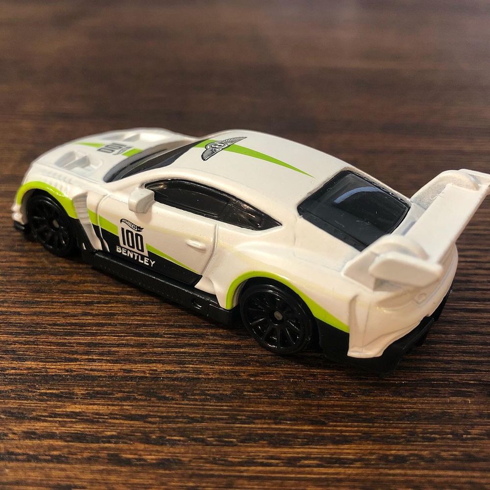 Hot Wheels 2018 Bentley Continental GT3