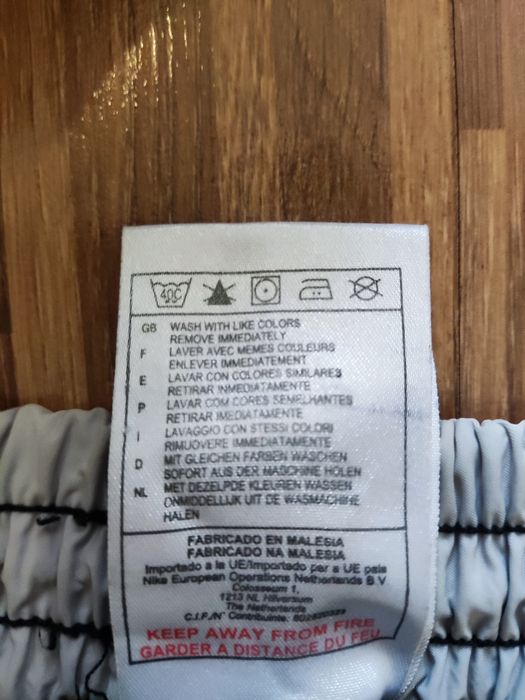 Oryginalne spodnie dresowe Nike rozmiar M nieużywane