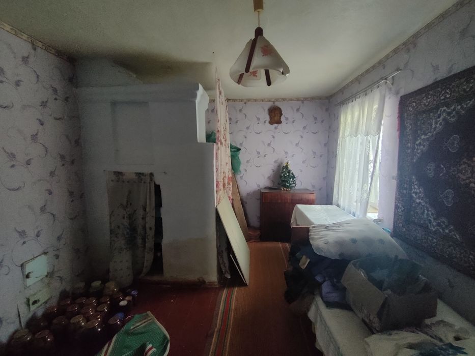 Гарний дім поряд з річкою в с.Брусилів