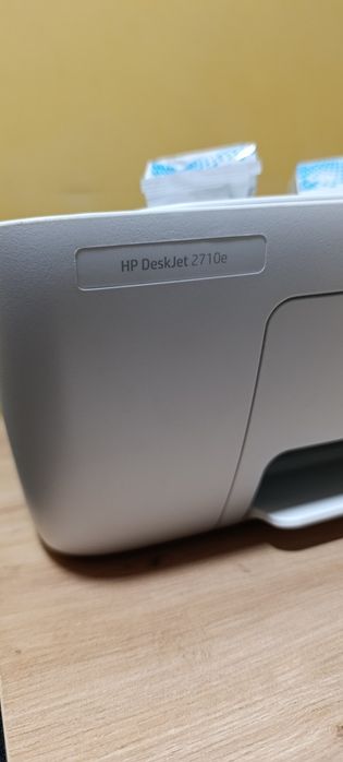 Impressora HP Deskjet 2710e