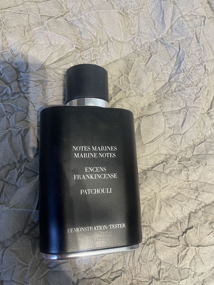 Pusty flakon po perfumie Giorgio Armani