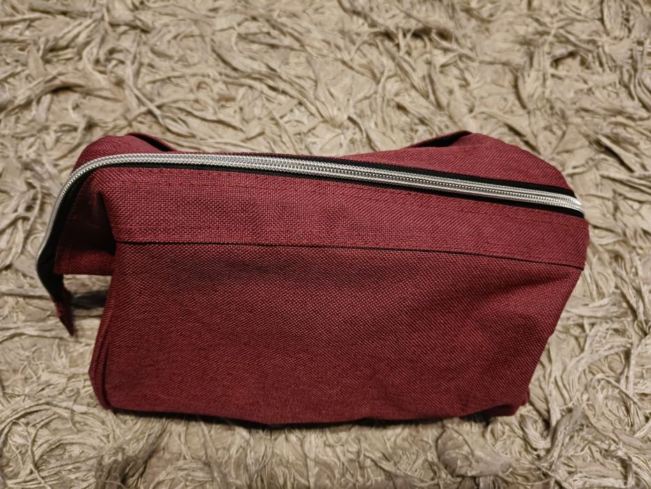 Nowa kosmetyczka podróżna