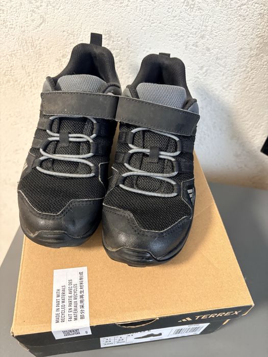 Adidas кроссовки для мальчика 33 р