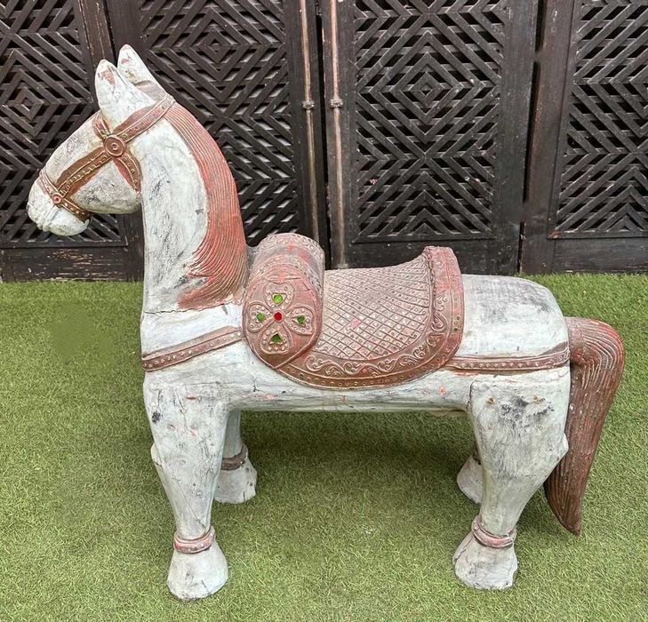 Cavalo antigo, decorativo em madeira maciça