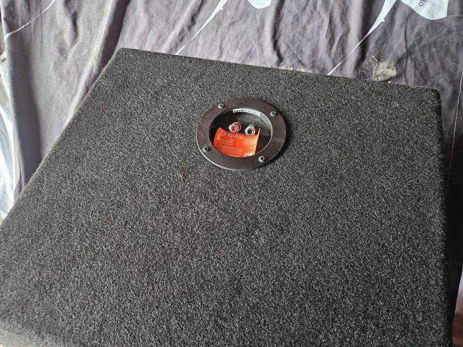 Продам сабвуфер стан нового