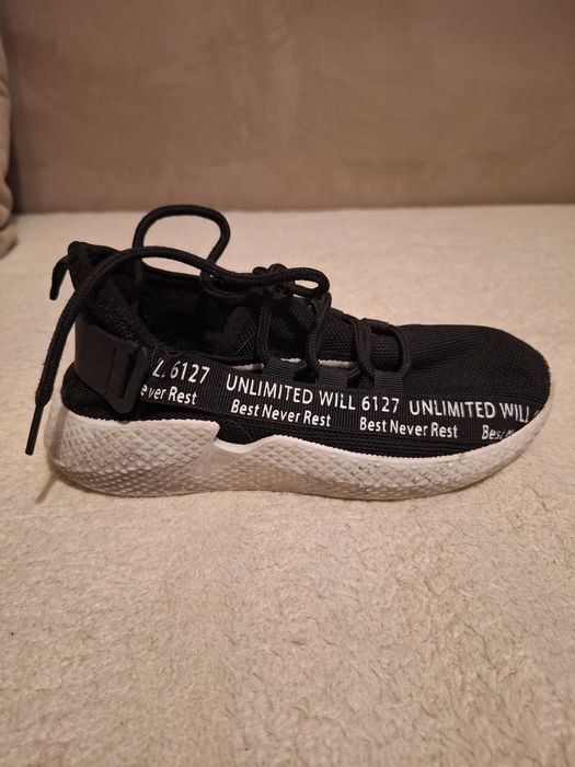 Adidasy.  Rozmiar 32/33. Polecam.