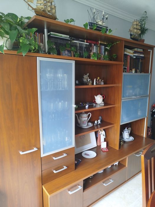 Moveis de sala aparador 100€ móvel 150€ mesa 50€