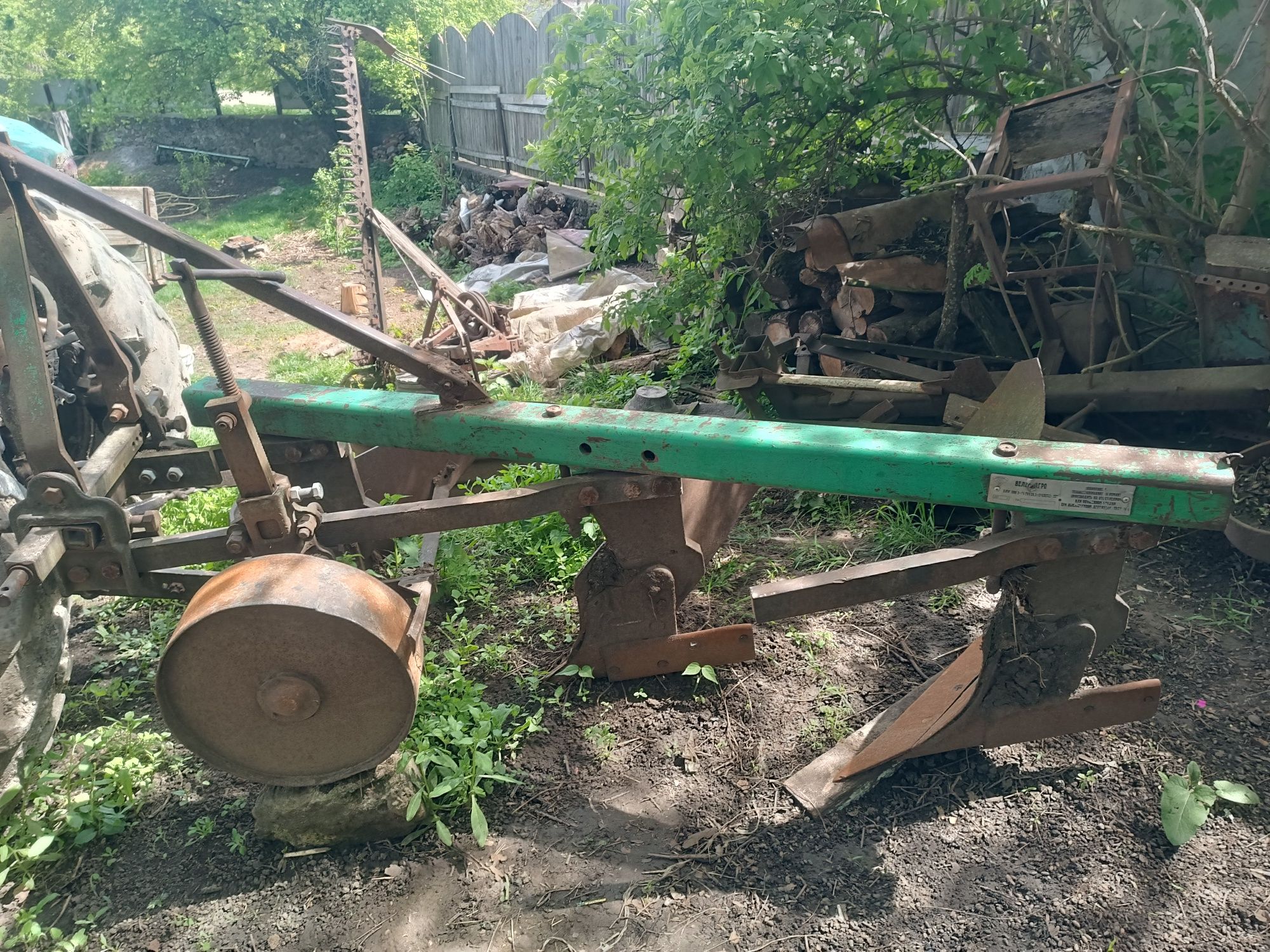 трактор ЮМЗ 6 з прицепом, плугом та косілкою в хорошому стані