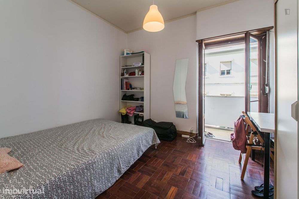 52694 - Quarto com cama de casal, com varanda...