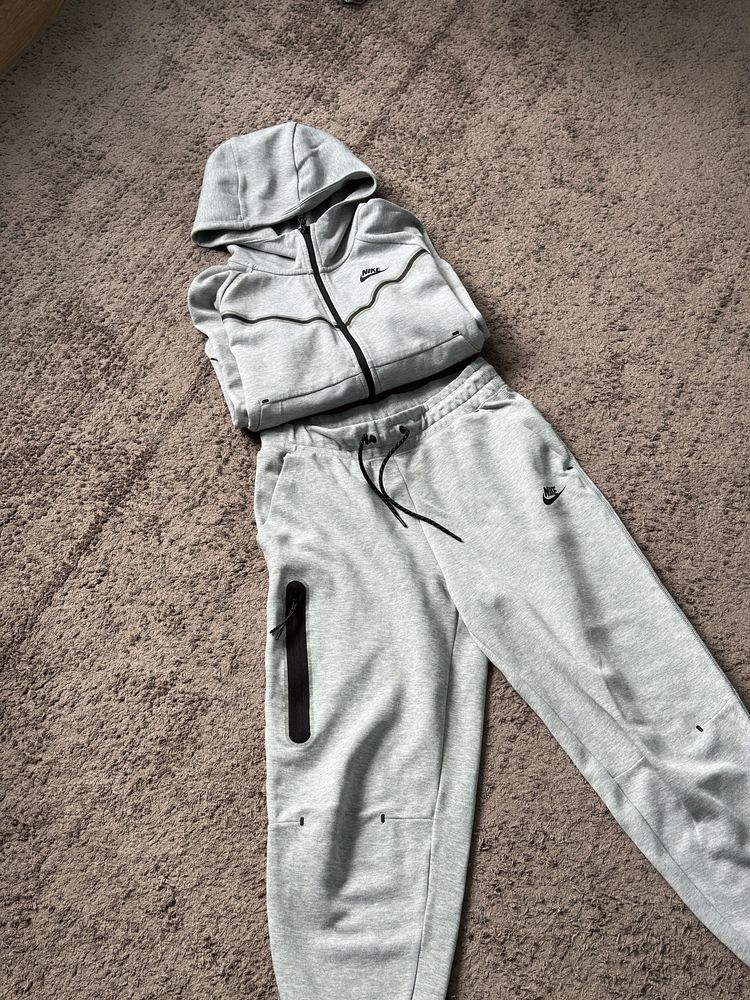 Жіночий костюм Nike NSW Tech Fleece WINDRUNNER