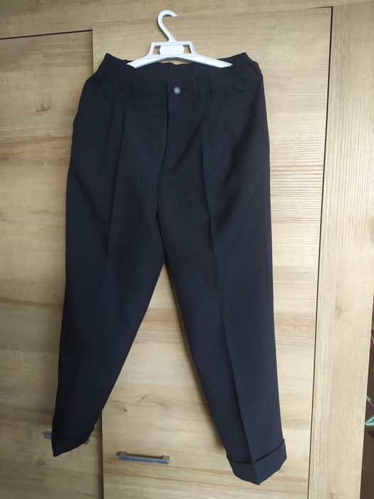 Spodnie od garnituru r. 140