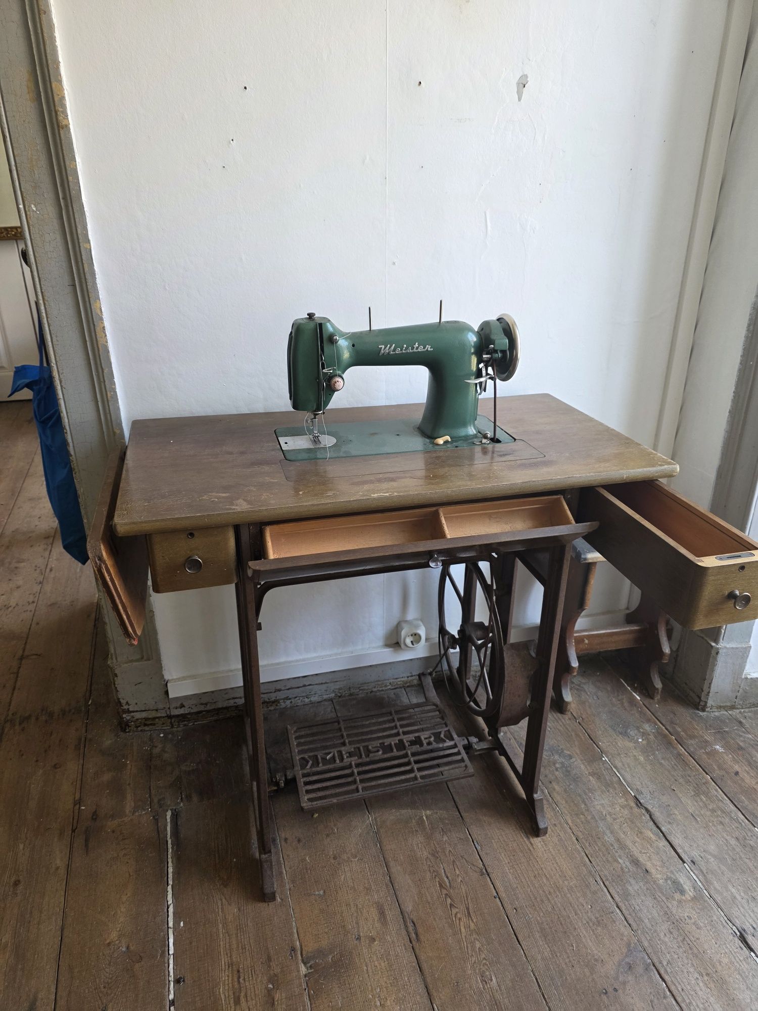 Maquina de costura antiga Meister