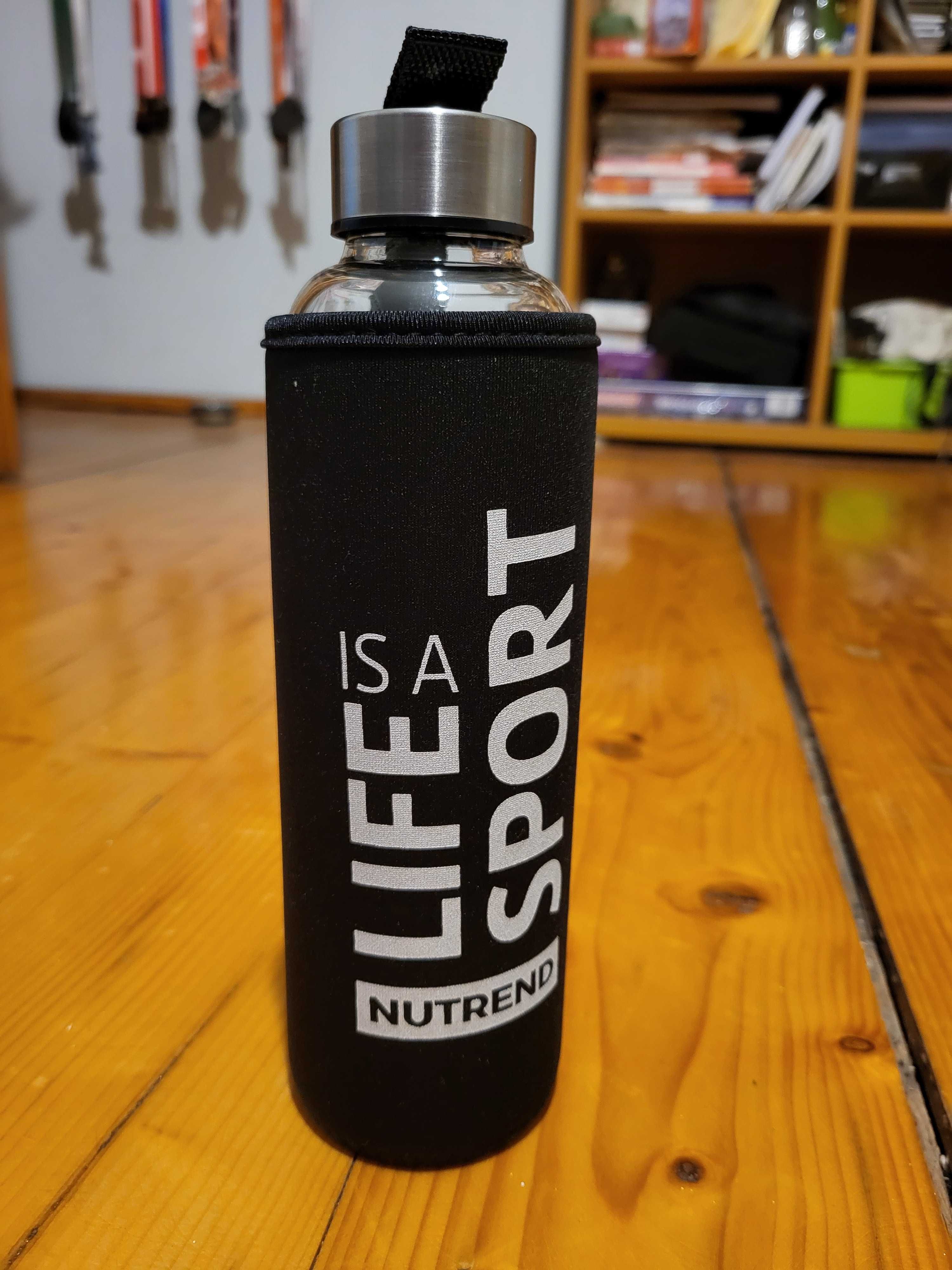 Szklana butelka na wodę Nutrend na siłownię