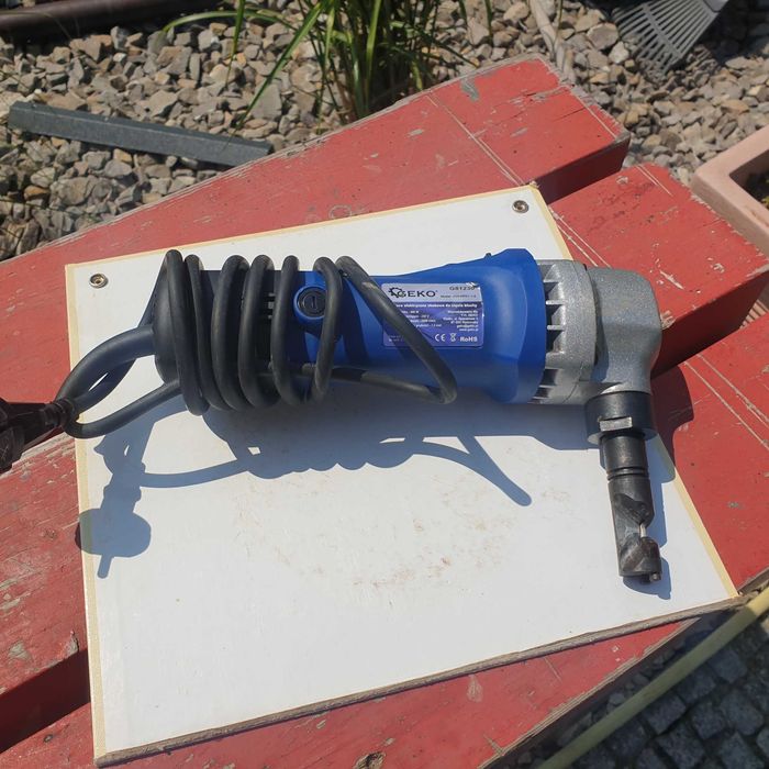 Nożyce elektryczne skokowe do blachy 500 W GEKO sprzedam