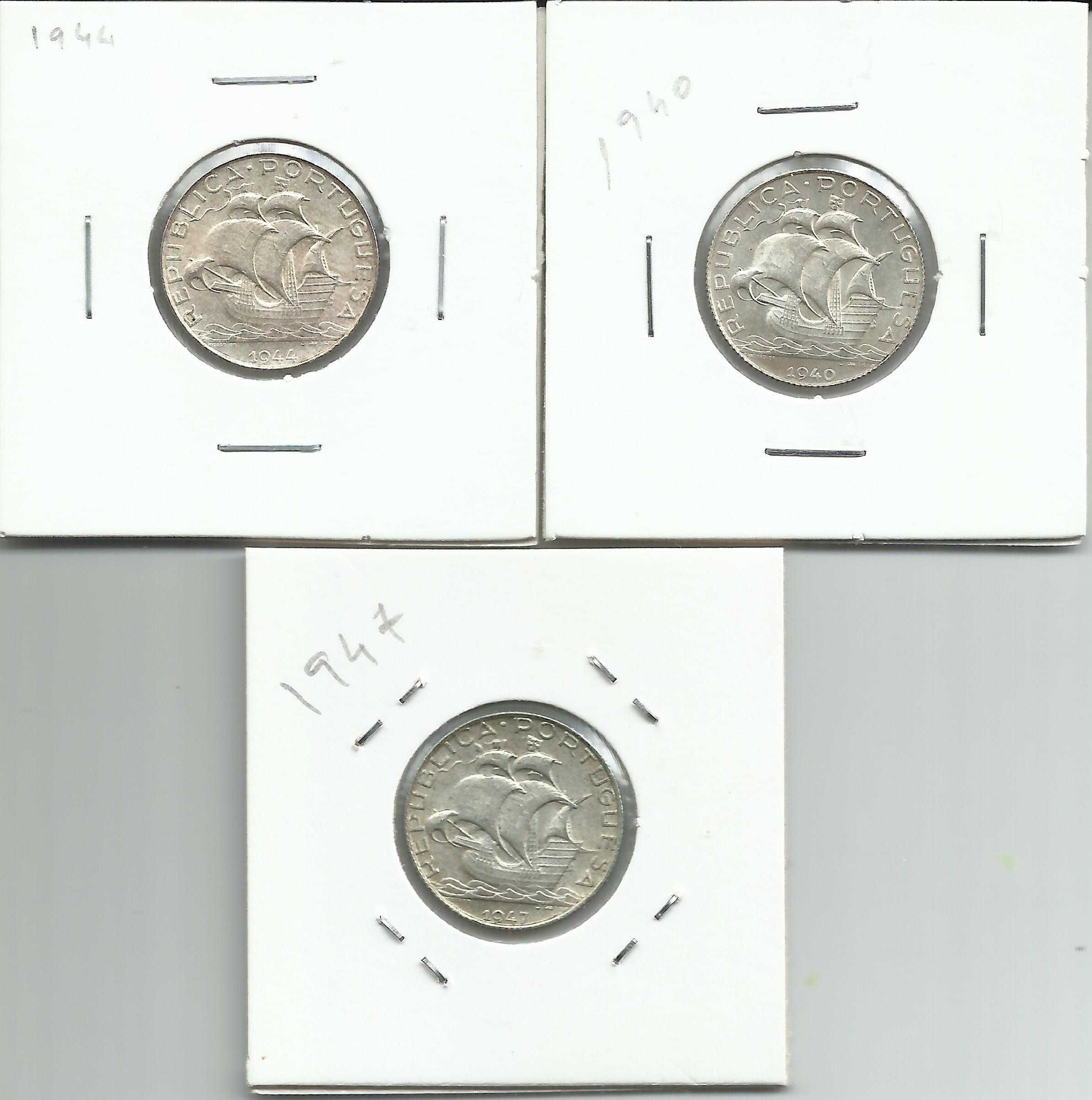 3 Moedas portuguesas - Belas – 2$50 (1940, 1944 e 1947) – Prata