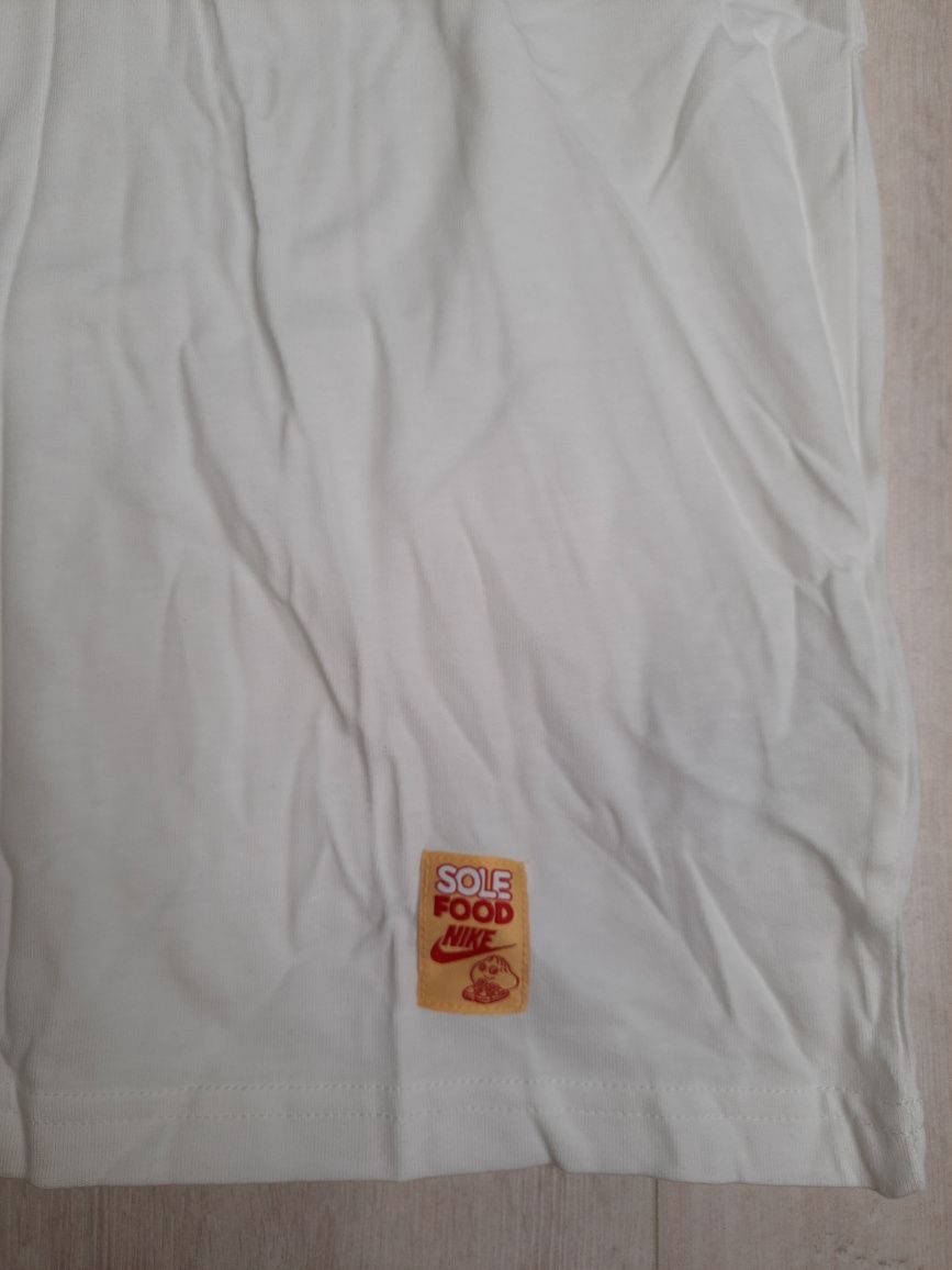 Оригінальна чоловіча футболка Nike SOLE FOOD VAN T-SHIRT WHITE FB9805-