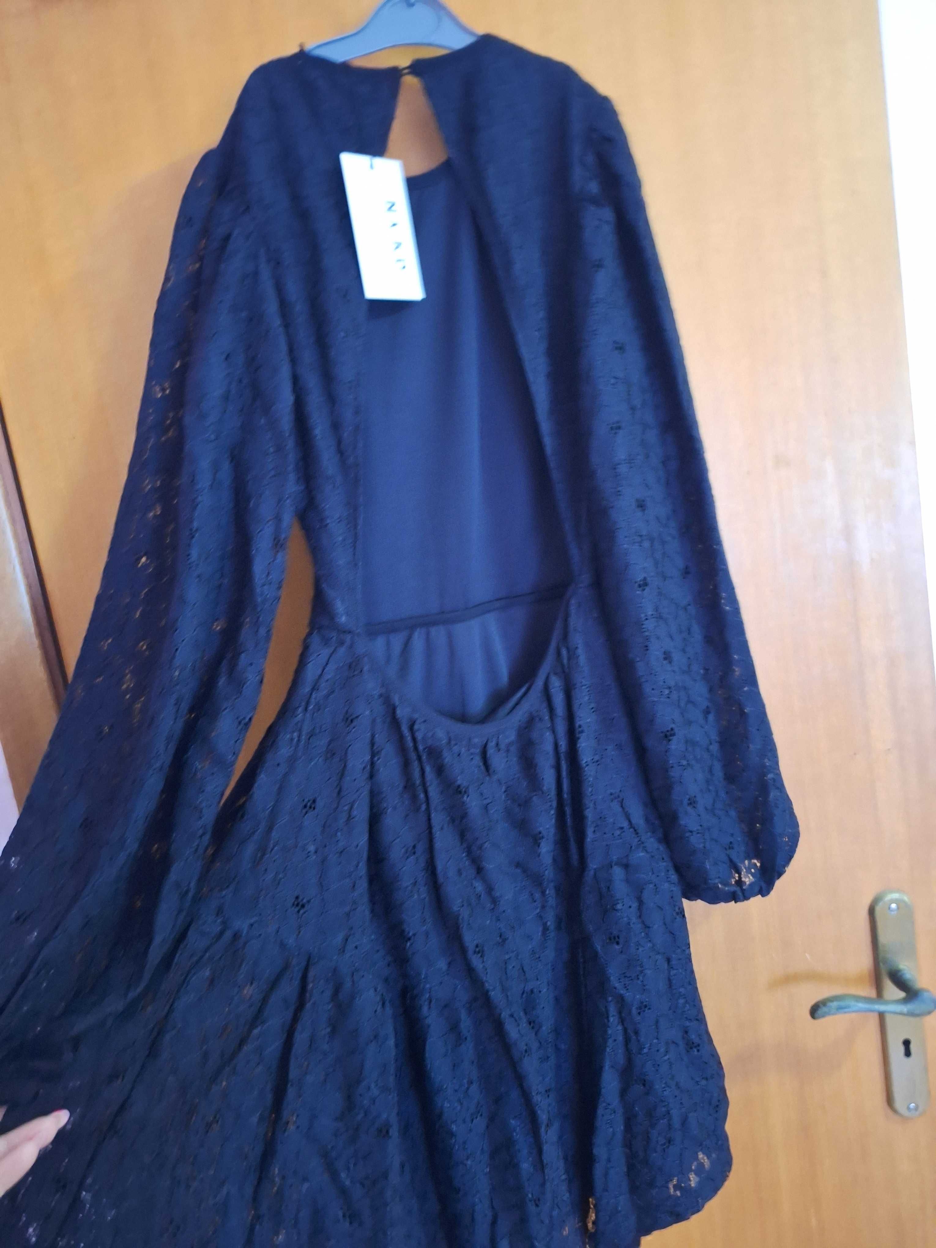 Vestido preto de costas abertas