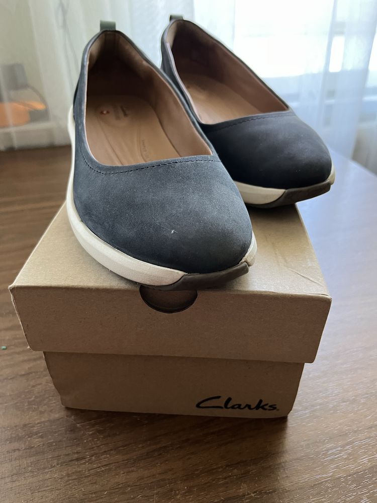 Макасини clarcs з нубуку