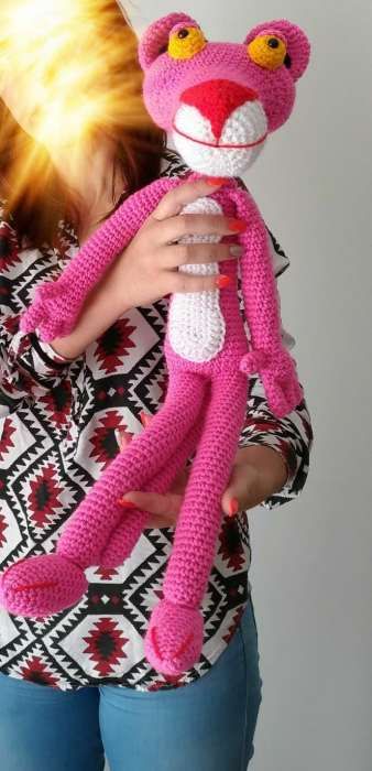 Boneco Pantera cor de rosa (amigurumi)