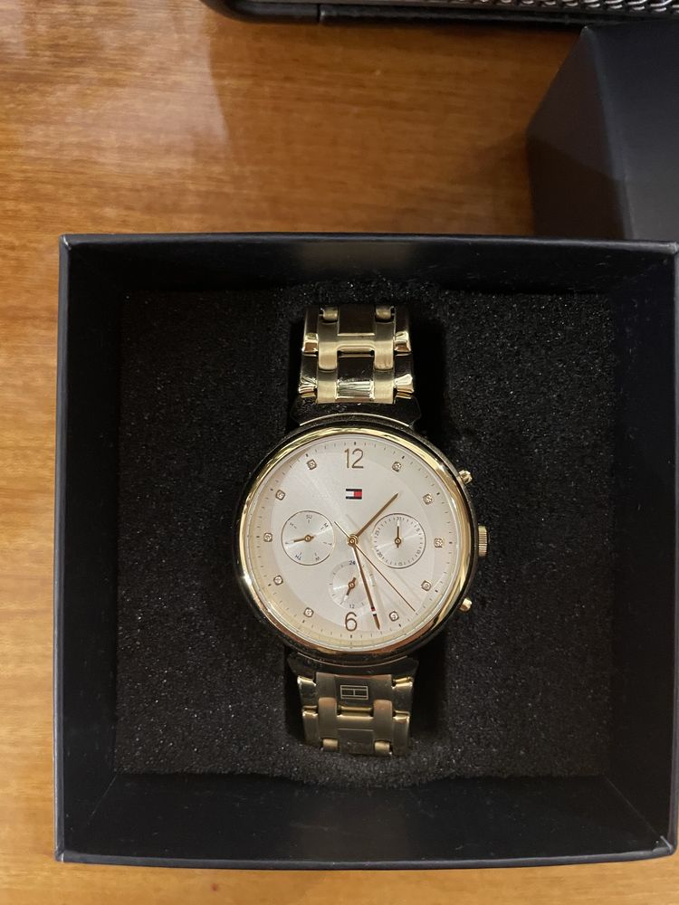 Złoty zegarek Tommy Hilfiger