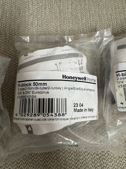 3x Zawór podwójny, kątowy, 1/2" Honeywell V2495EY015A - Gliwice, nowe