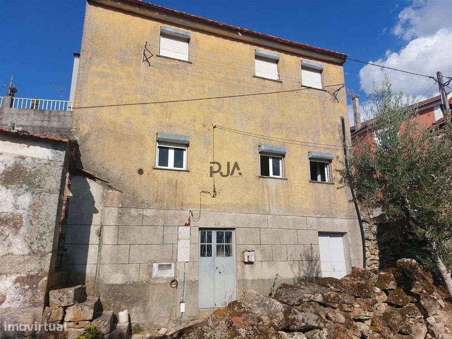 Moradia T4 em Vila Cova do Covelo, Penalva Do Castelo