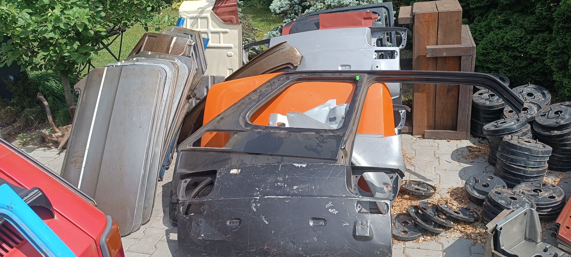 Fiat 126p blacharka części blacharskie karoseryjne duży skład