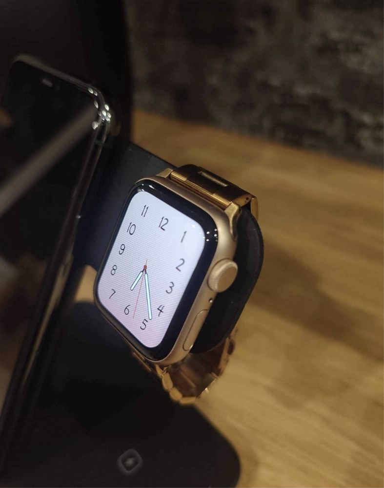 SmartWatch APPLE Watch SE GPS 40 mm + 5 pasków