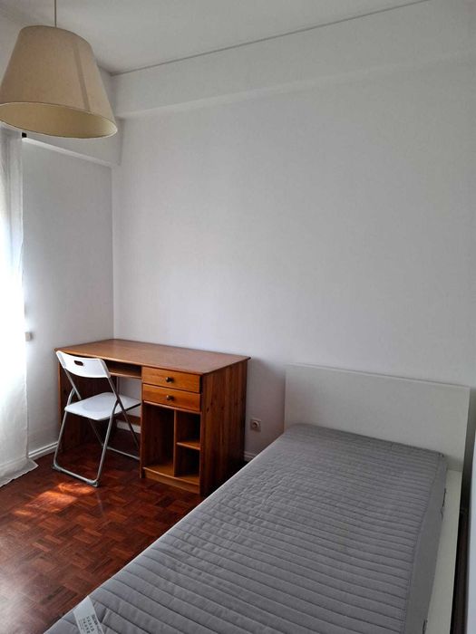 Quarto Estudante Lisboa, junto Alameda da Universidade (wc privativo)