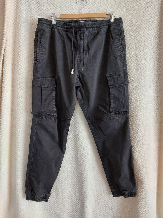 Męskie, czarne joggersy. Pull&Bear. Rozmiar XL