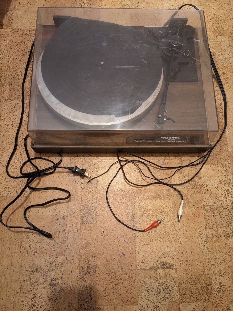 Gramofon REALISTIC LAB-290, belt drive, drewno