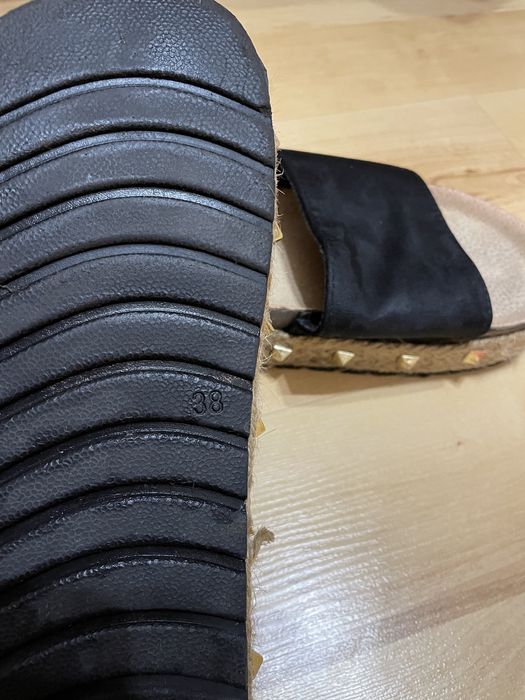 Літнє взуття ( шльопанці )