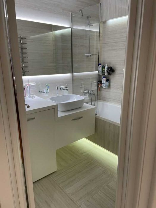 Сдается 3-х к. квартира студия с авторским ремонтом в р-не Металлургов