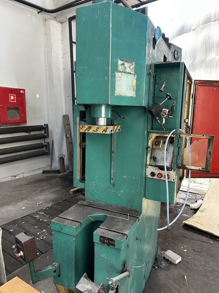 Prasa hydrauliczna P6330- 100 T + druga gratis