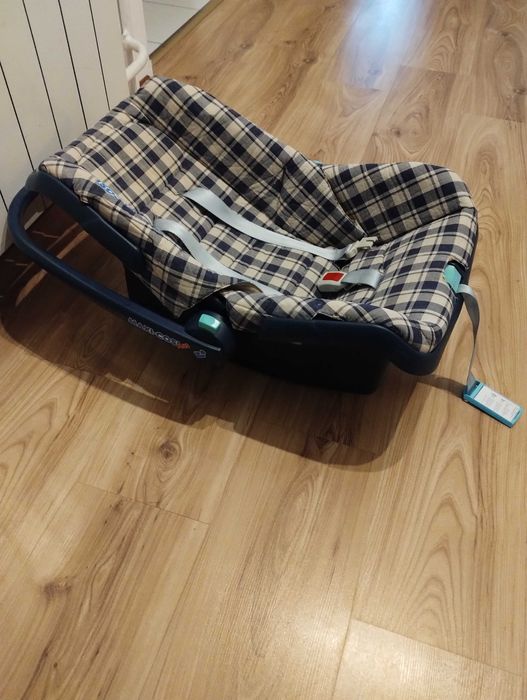 nosidełko fotelik samochodowy maxi cosi dla małego dziecka