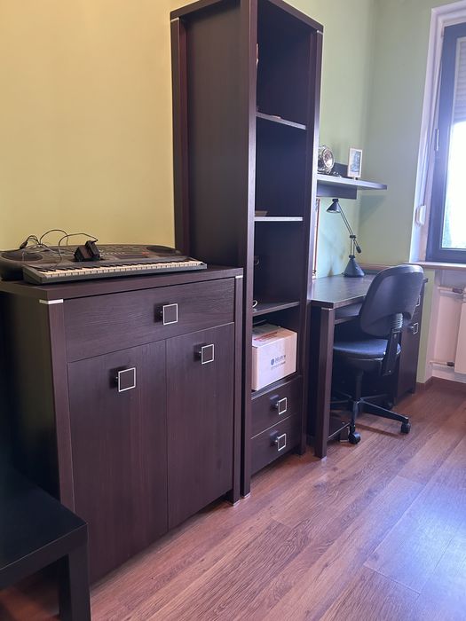 Komplet mebli do pokoju biurko szafa łozko  kominek